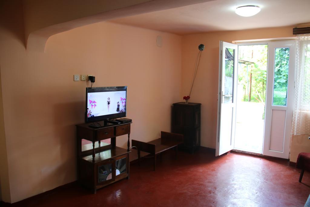 Achi Guest House Makhinjauri Luaran gambar