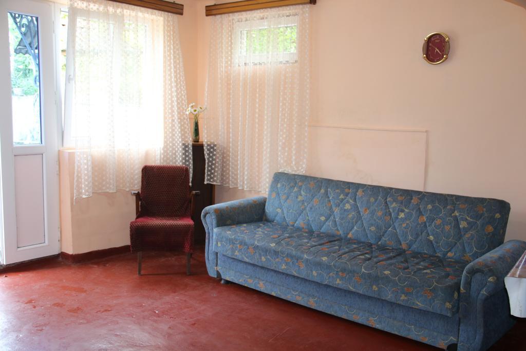 Achi Guest House Makhinjauri Luaran gambar